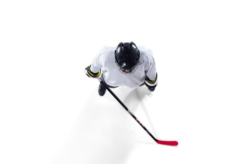 Пьяный хоккеист-любитель отказался оплатить счет в кафе и укусил за палец полицейского