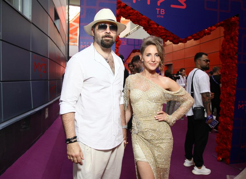 Они отвыкли от укладок: певица Юлия Ковальчук рассказала о проблемах с волосами после родов