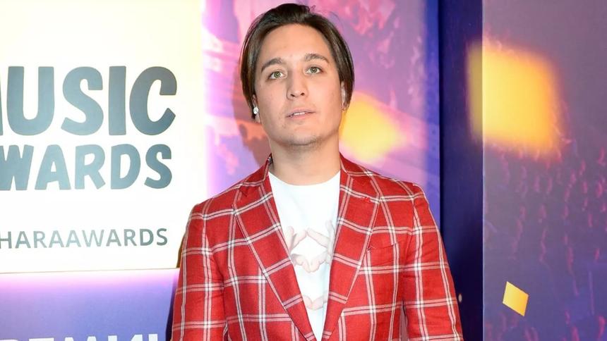 «Весь год была довольна»: Тимур Хайдаров ответил на обвинения певицы Славы в плохой пластике