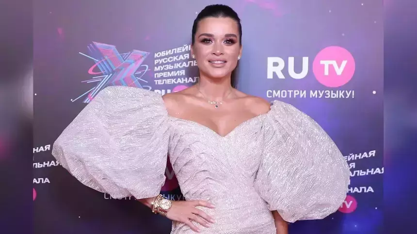 «Пошел помойку выбрасывать»: Ксению Бородину сняли в неряшливом виде в самолете