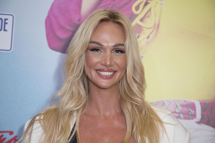 Виктория Лопырева сделала публичное заявление о романе с мужем певицы Алсу