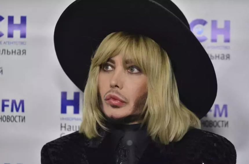 60-летний артист Сергей Зверев признался, что теряет зрение