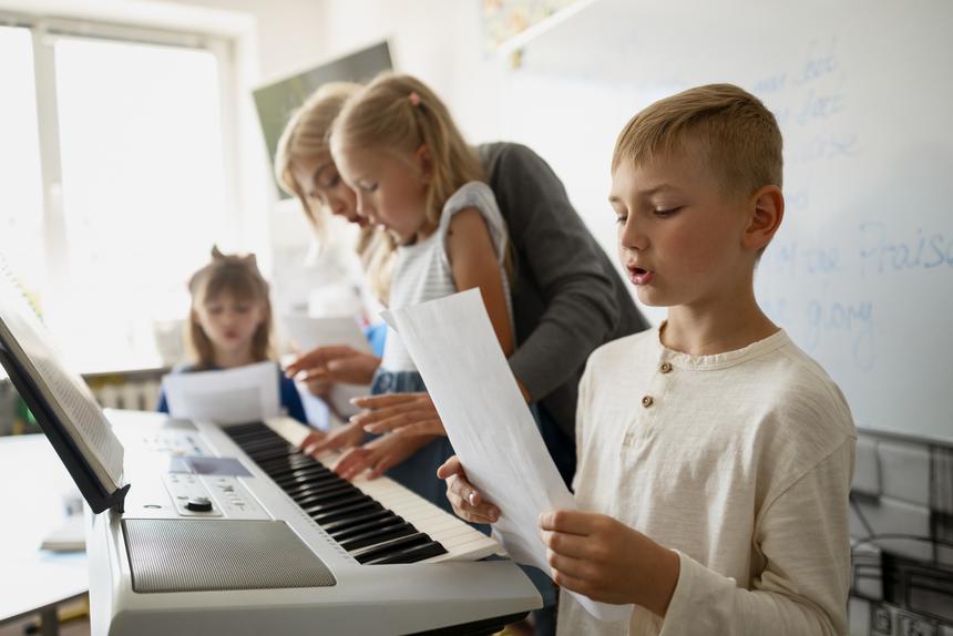 «Паника на пустом месте»: директор музыкальной школы оправдал вооруженное нападение сотрудника