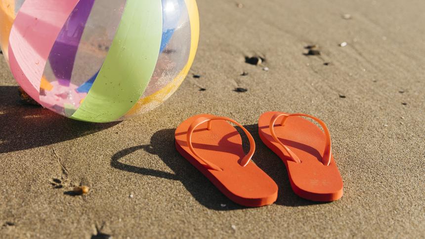 «Трогали свои гениталии»: пьяные мигранты приставали к детям на пляже