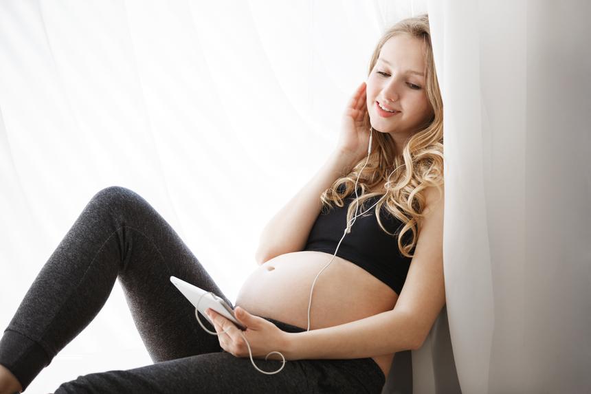 Стало плохо в детском лагере: 14-летняя школьница забеременела от жителя Таджикистана