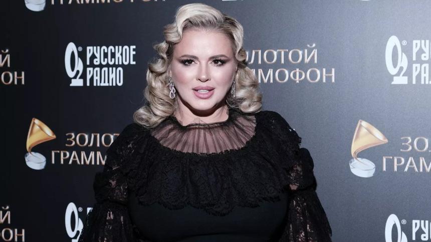 Певица Анна Семенович сообщила радостные новости из роддома