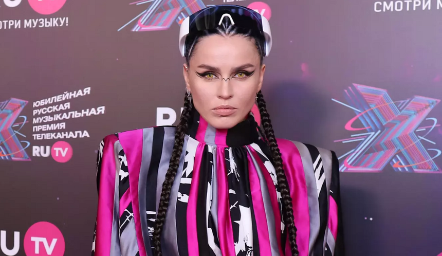 Певица Zivert со скандалом уволила часть своей команды