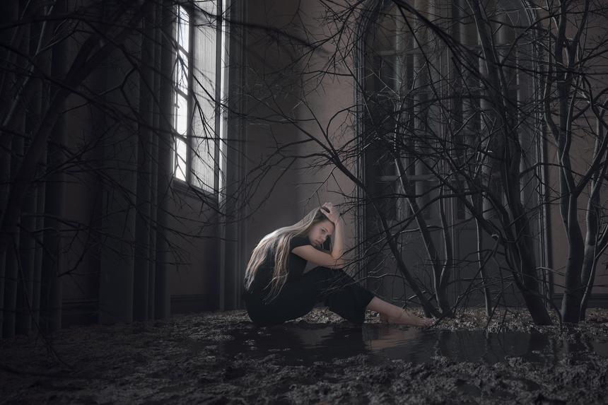 Женщина продала 14-летнюю дочь и бросила сына ради нового мужчины