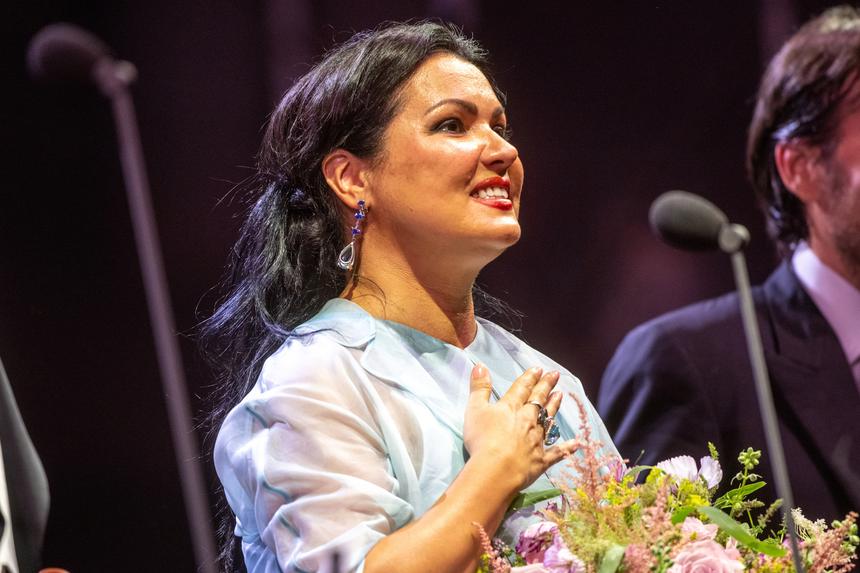 Ослабшая из-за болезни Анна Нетребко выйдет на сцену в последний раз