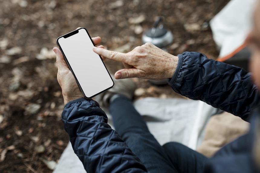 У велосипедиста обнаружили телефон умершей в лесу девочки из Каменска-Уральского