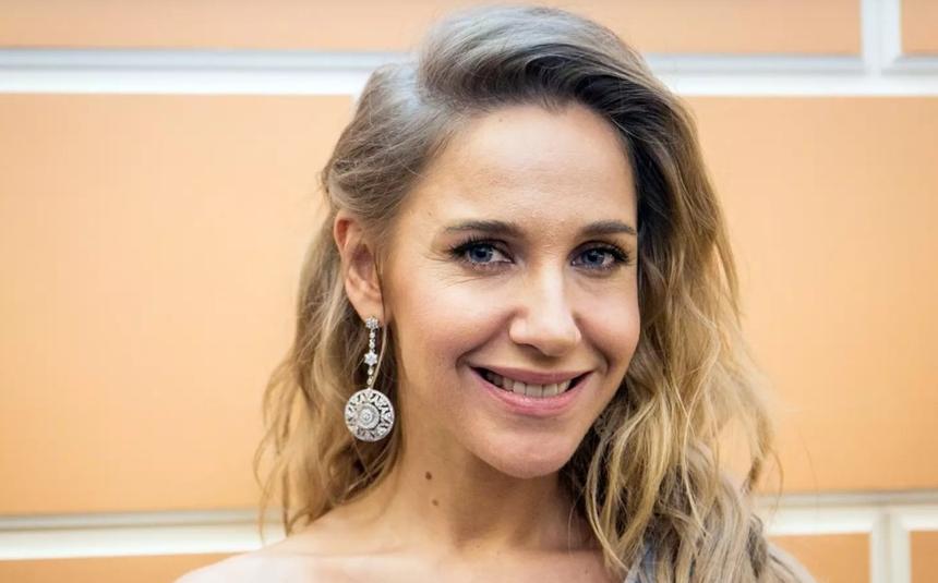 40-летняя Юлия Ковальчук показала голый живот спустя 2 месяца после родов