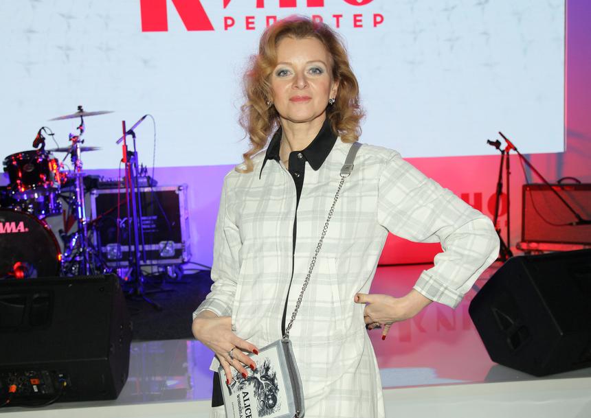 Чувствует себя не очень: дочь Маргариты Тереховой вынуждена ехать в спецвагоне