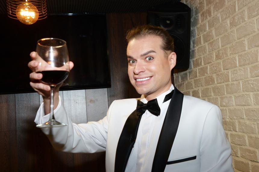 «Сделал меня бомжом»: Гоген Солнцев выставил бывшую жену на улицу ради новой «бабки»