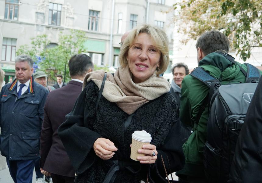 Звезду «Не родись красивой» обокрали почти на три миллиона рублей, пока та была на гастролях