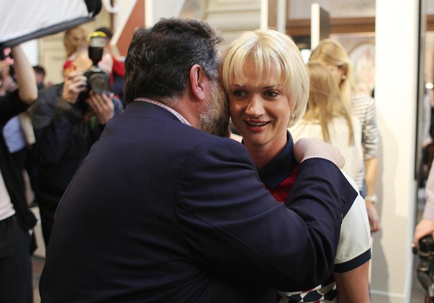 Пыталась направить по своим стопам: как живет сын фигуристки Хоркиной и миллиардера Шубского