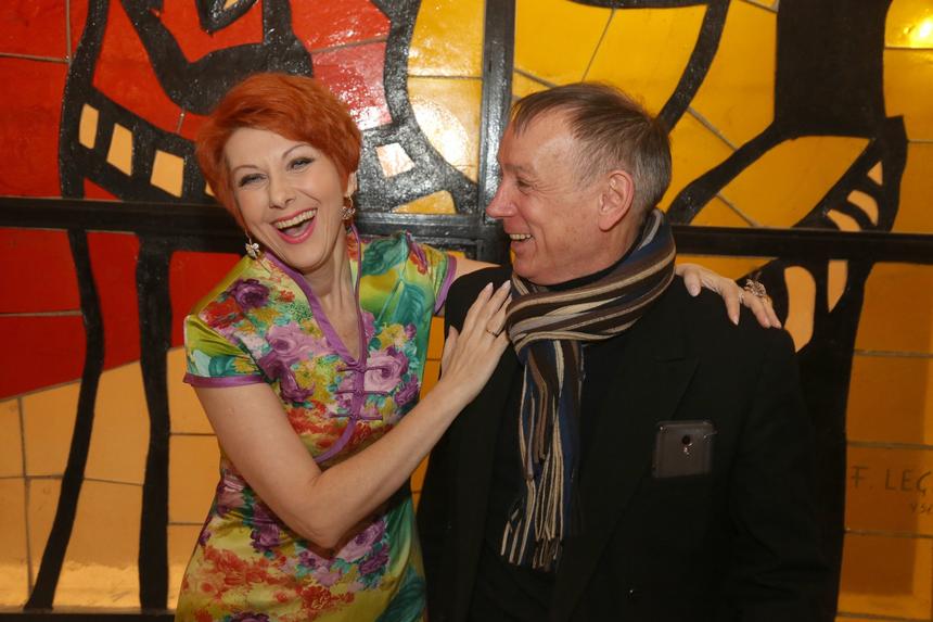 Страдающий артритом актер Денисов поймал в Анапе медузу и натер ее секретом плечо