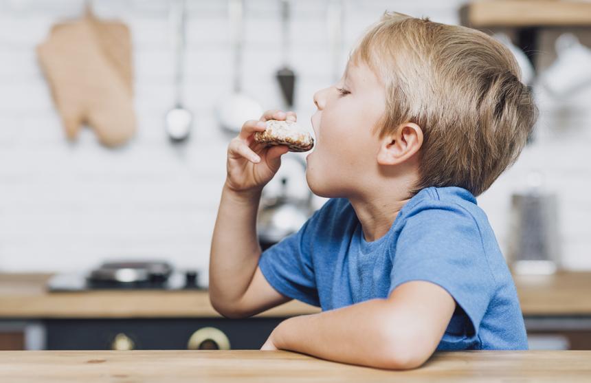 В Подмосковье подростки накормили 7-летнего ребенка печеньем с метамфетамином