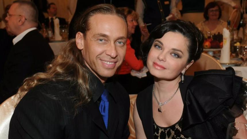 Певица Наташа Королева забрала сына и молча улетела без Тарзана в США