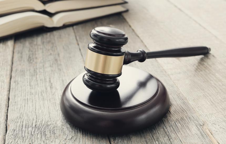 В Санкт-Петербурге мужчина убил 54-летнего товарища ножницами после застолья