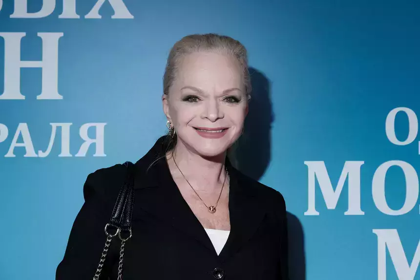 «Мне неловко»: почему дочь и внучка Долиной съехали из ее квартиры