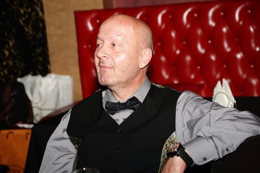 Не понравилось, как ведут себя: директор Гришечкина устроил скандал на похоронах актера