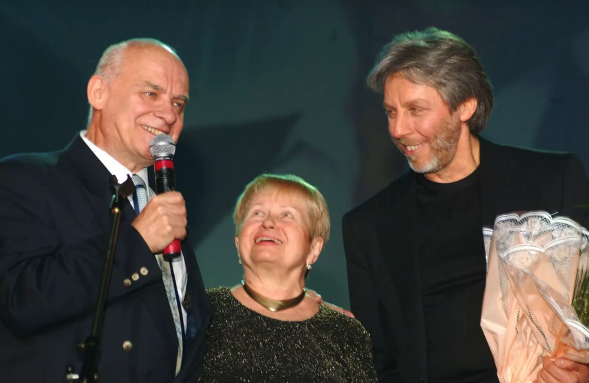 Стремится к одиночеству: близкие Пахмутовой рассказали о ее состоянии после похорон Добронравова