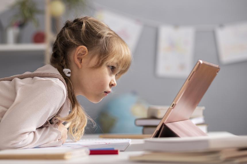 «Давай погуглим»: педагог Умярова о том, как мотивация ребенка учиться связана с родителями