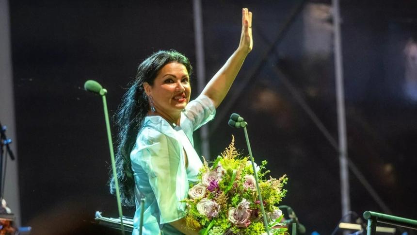 Оперная певица Анна Нетребко объявила об уходе со сцены после отмены концертов