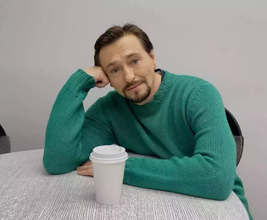 Скрывался от журналистов: СМИ обратили внимание на странное поведение Сергея Безрукова