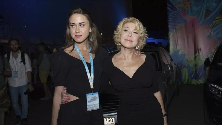 «Несправедливо и подло»: дочь Успенской впервые высказалась о разводе родителей