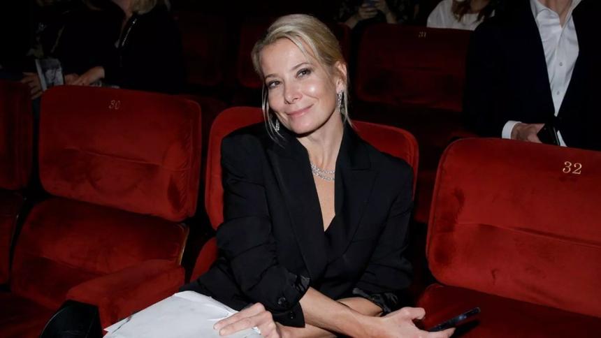 Юлия Высоцкая не смогла отпустить скандал с кулинарными рецептами и обратилась к психологу