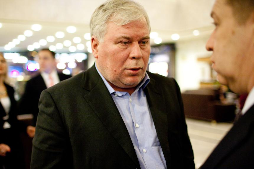 Собирается судиться за имущество: молодая жена адвоката Кучерены подала на развод