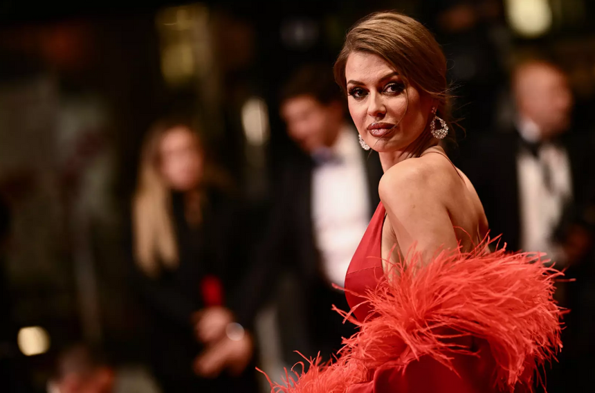 «Как будто бы ты без макияжа»: мама Виктории Бони впервые увидела дочь после операции