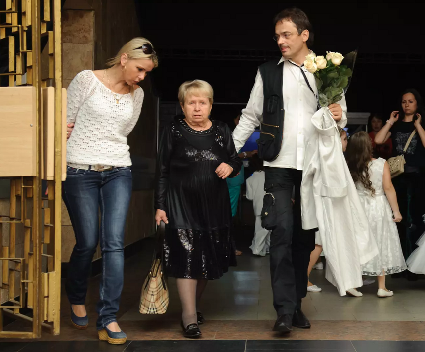 Симптомы есть: назван диагноз увядающей после смерти мужа Александры Пахмутовой