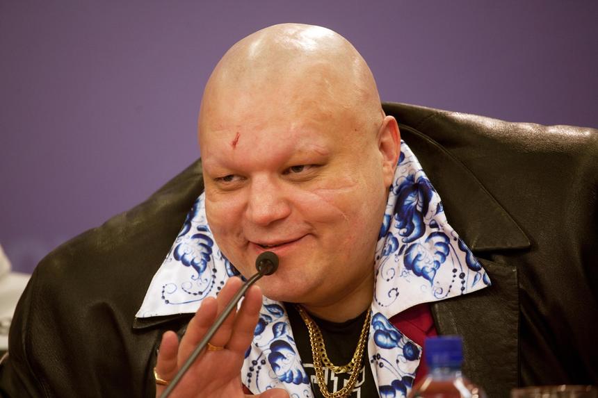 Танцевал у Эрмитажа и ругался матом: в отношении Стаса Барецкого возбудили дело