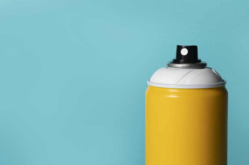 Один из них в реанимации: девять человек пострадали после распыления перцового баллончика в школе