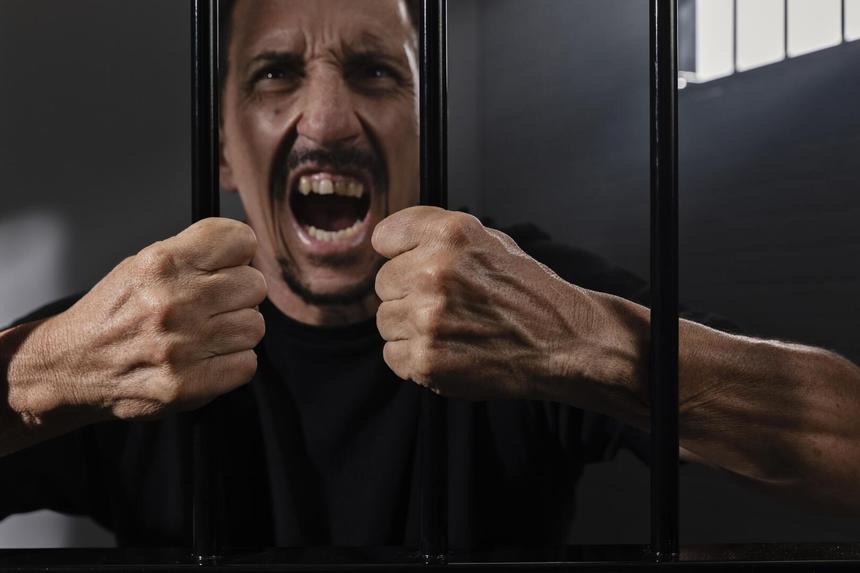 Имеет 12 судимостей: что известно о предполагаемом убийце дачницы на Урале