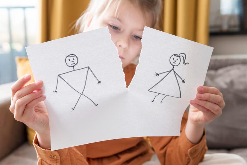 Убившая себя и детей педиатр в Барнауле подала на развод и жила в страхе