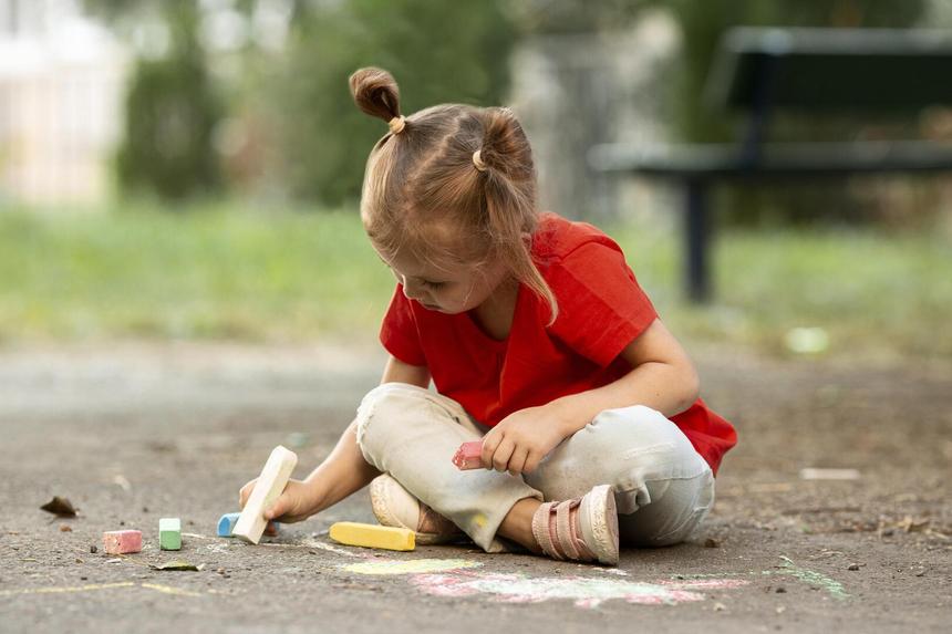 Ночью полицейские нашли на улице трехлетнего ребенка