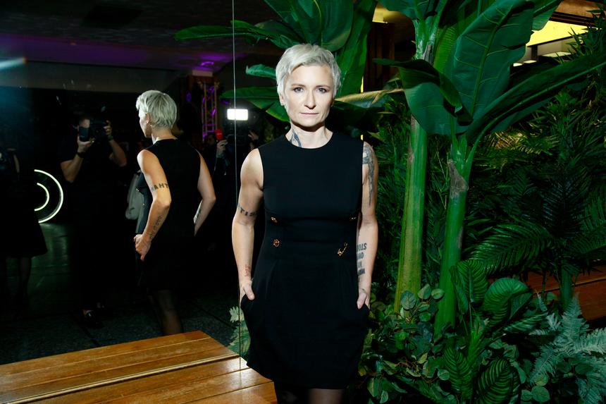 В Сургуте требуют отменить концерт 49-летней певицы Дианы Арбениной