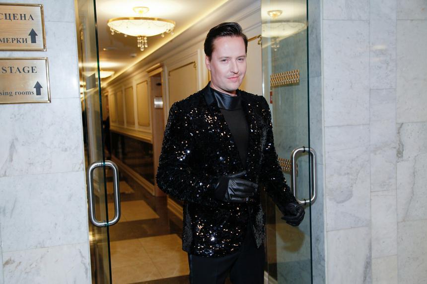 «Частый гость у косметолога»: почему поклонники перестали узнавать певца Витаса