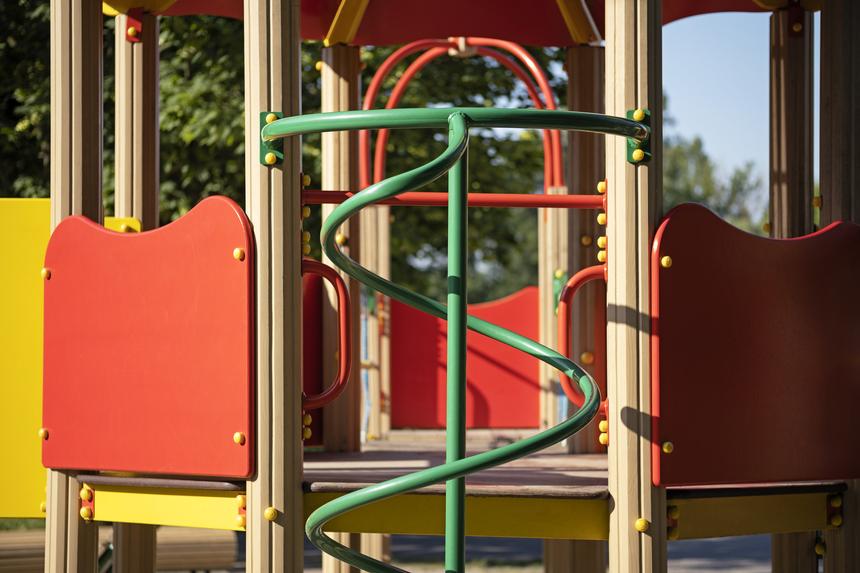 В Нижневартовске незнакомка ударила ребенка из-за ссоры на детской площадке