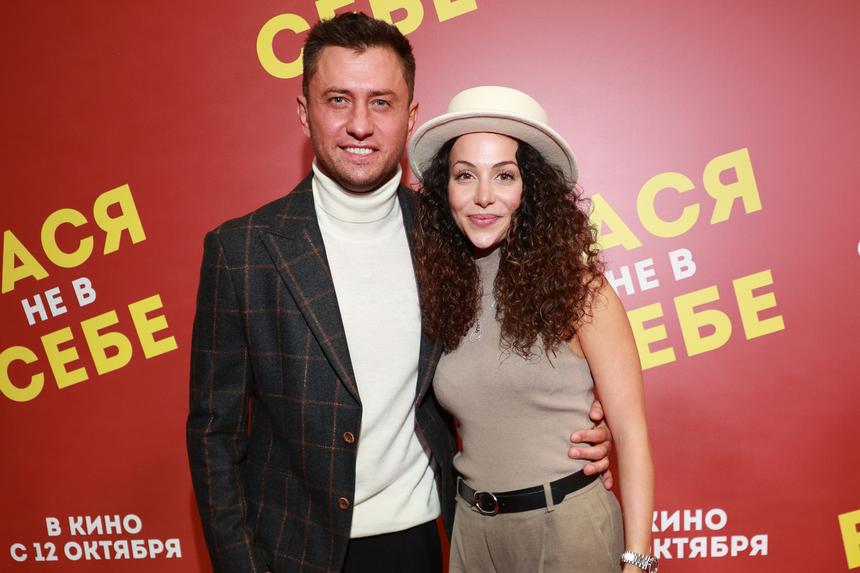 Павел Прилучный и Зепюр Брутян впервые за долгое время вышли в свет