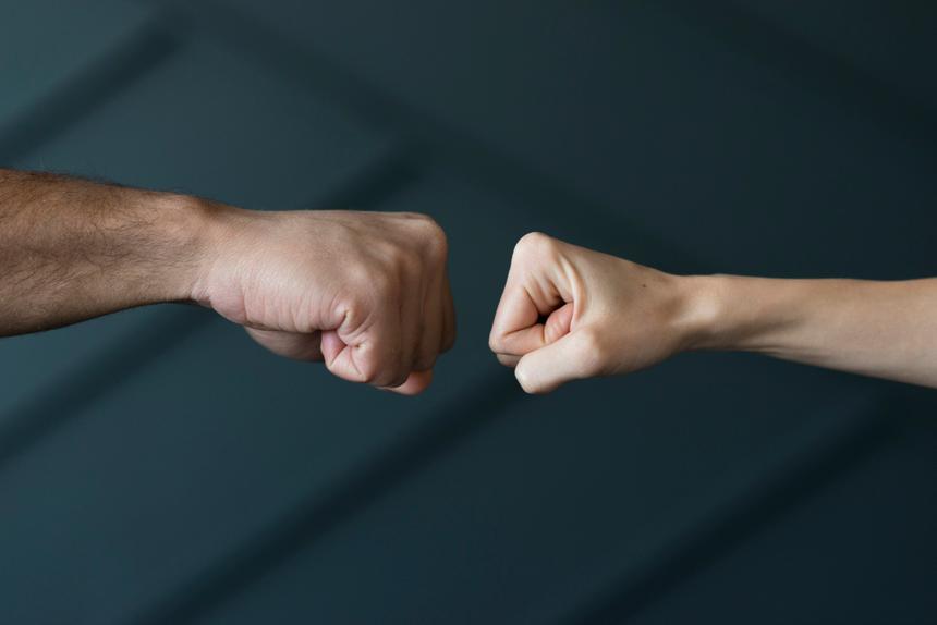 Переломы ребер: актер Павел Баршак экстренно госпитализирован