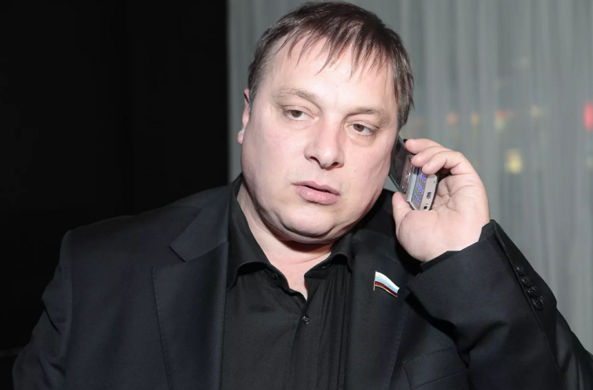 «Он болен»: экс-директор Шатунова прокомментировал слова Разина о свадьбе на вдове певца