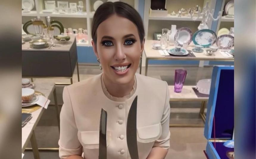 Ксения Собчак повторила танец Бритни Спирс с ножами и вызвала гнев Незлобина