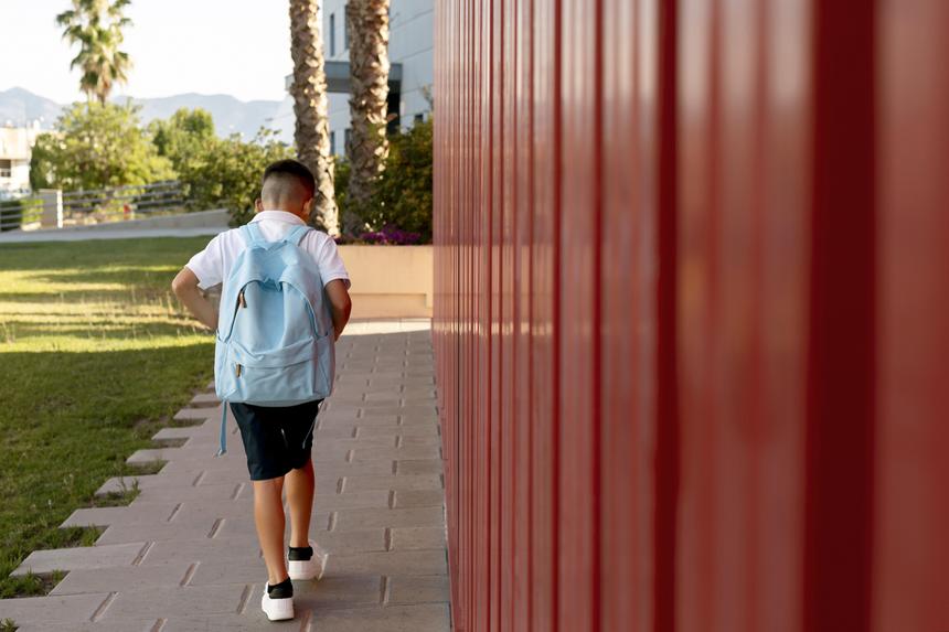 Полуслепой пенсионер ударил школьника заточкой и объяснил свой поступок