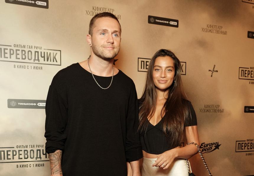 Актер Влад Соколовский рассказал, почему перенес свадьбу с матерью своего сына