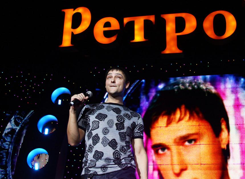 «Пьяных полно, просто ужас»: фанаты Шатунова не брезговали алкоголем на концерте памяти