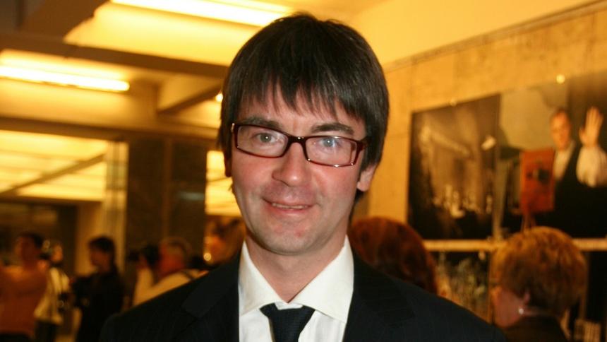 Телеведущий Сергей Шолохов превратился в глубокого старика после смерти жены